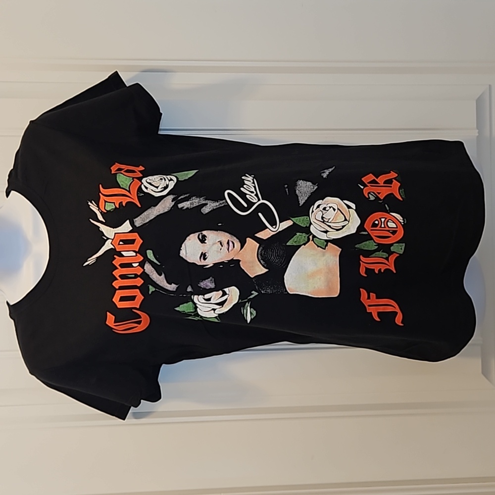 *NWOT* Selena Graphic Tee